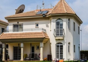 2 Bedrooms Bedrooms, ,2 BathroomsBathrooms,Villa,Rent-Commercial,1015